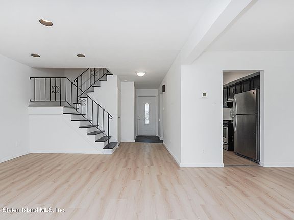 4th image of 124 Ada Dr