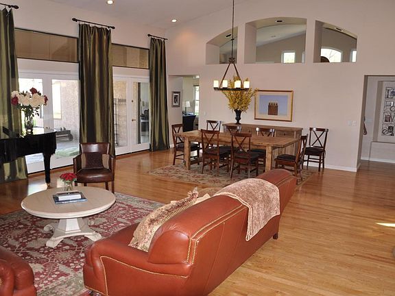 4th image of 1266 E Caroline Ln