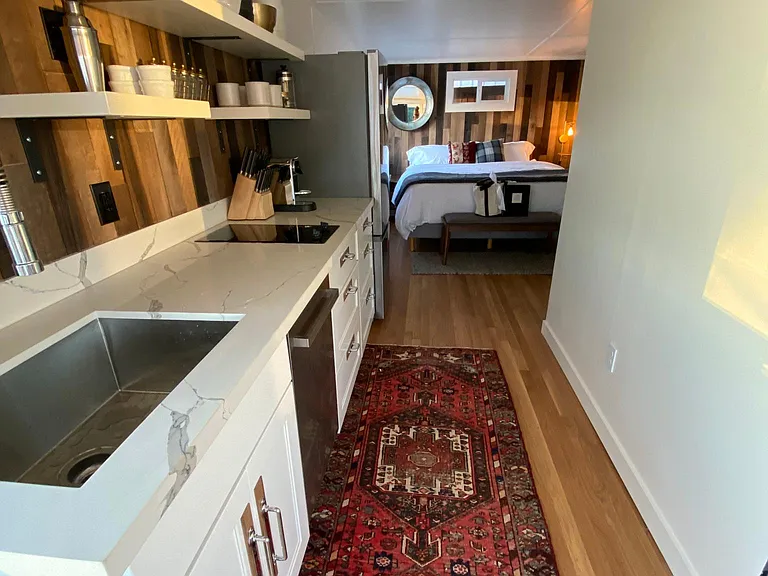 1401 NE Boat St #6 — Photo 3