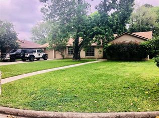 4315 Meadow Glen Dr, Dickinson, TX 77539