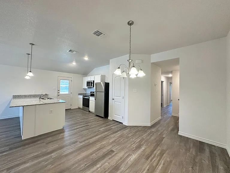 121 Dolphin Dr — Photo 11