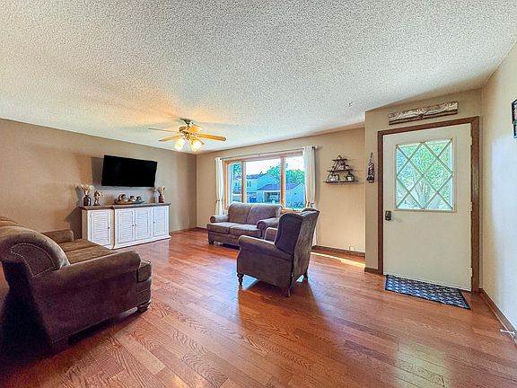 5th image of 307 Hilltop Dr