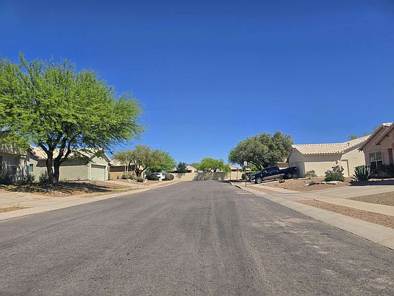 4th image of 10121 E Paseo
