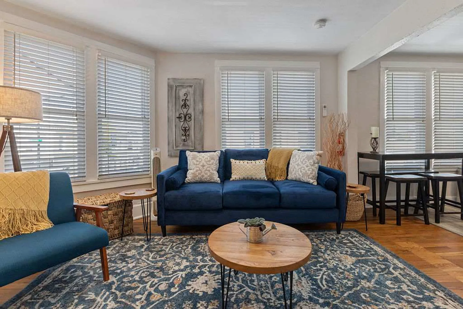1 bed, 1.0 bath, 290 sqft, $4,192 — Photo 1