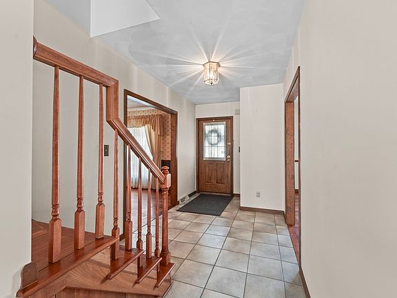 3rd image of 1332-1336 Cameron Ln