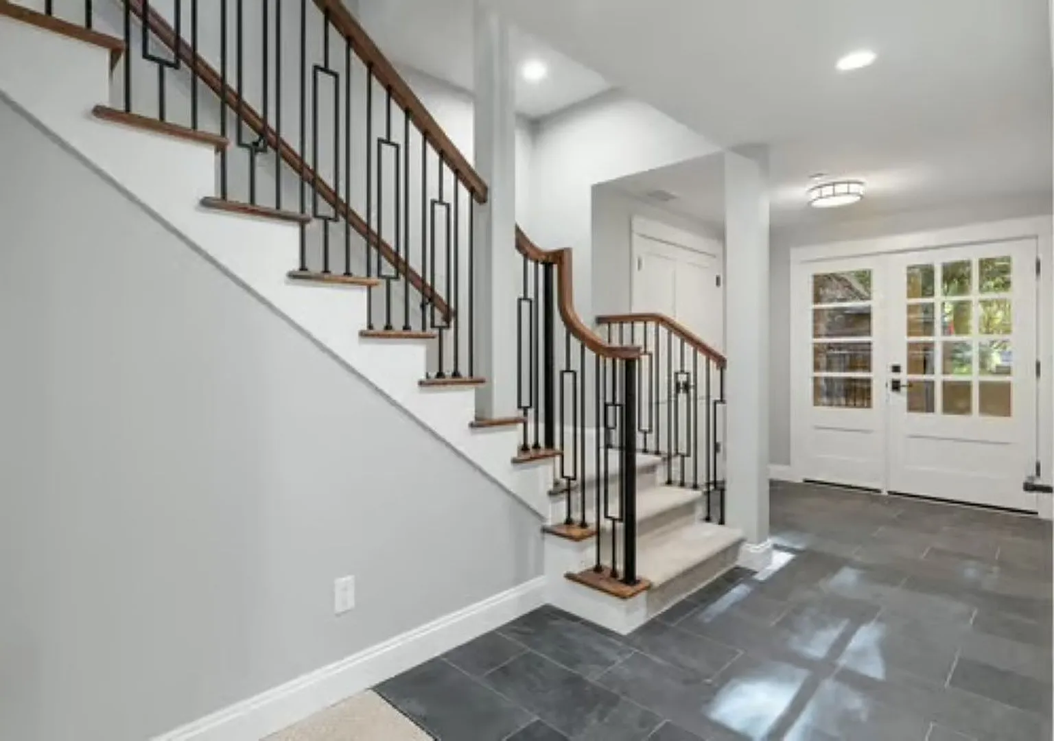 3Bd/3.5Ba Kirkland Home — Photo 4