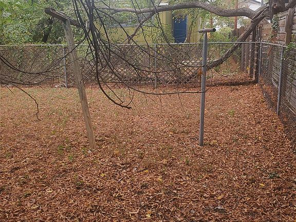 4th image of 1202 Hackberry St