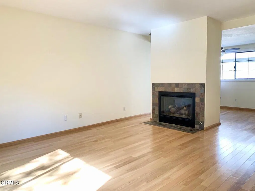 2 bed, 2.5 bath, 1042 sqft, $4,050 — Photo 4