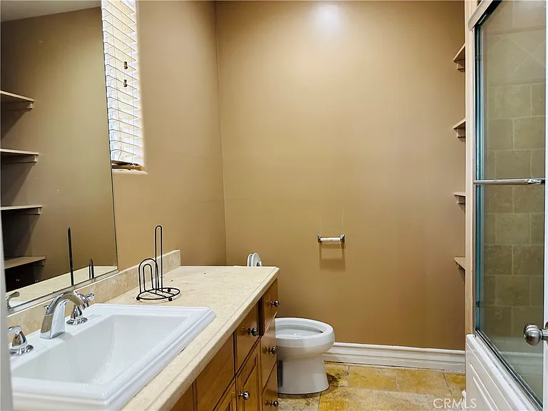 5555 Carpenter Ave #4 — Photo 16