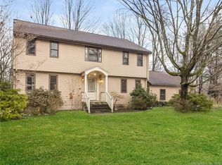 8 Bridgestone Ln, Avon, CT 06001