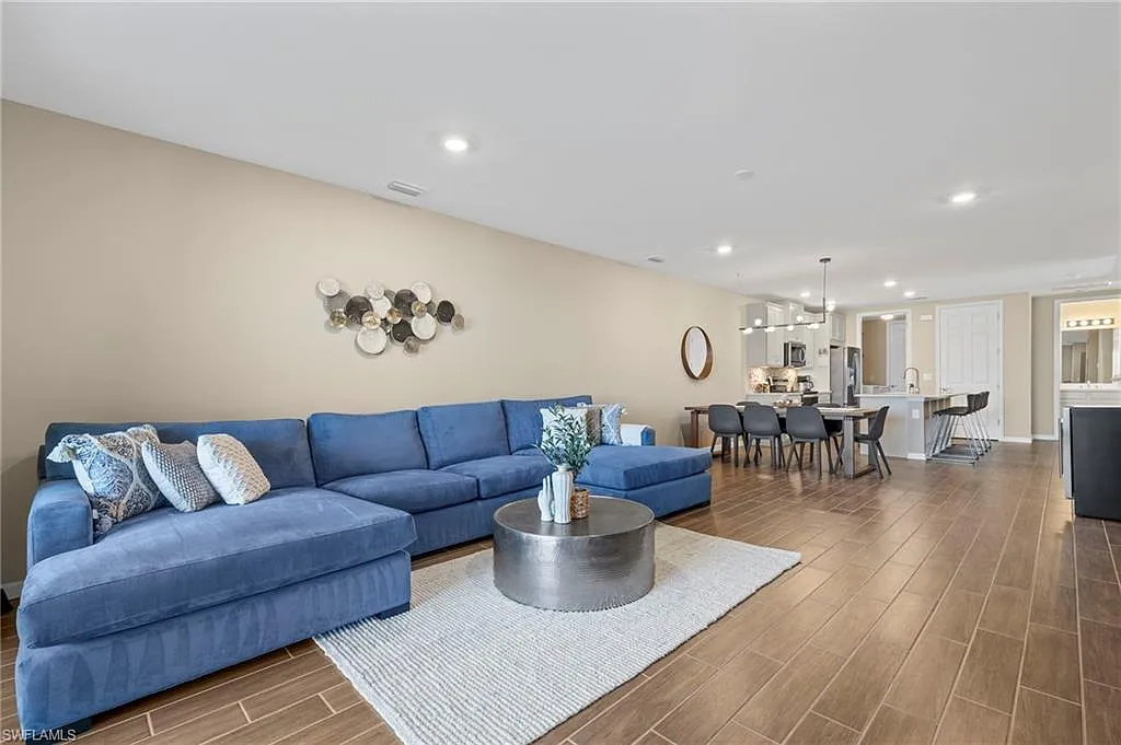 2 bed, 2.0 bath, 1519 sqft, $7,000 — Photo 4