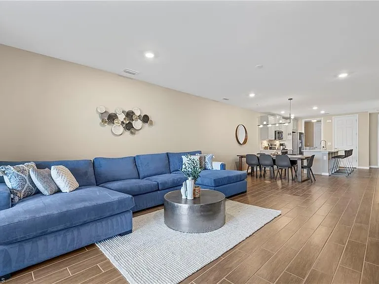 14644 Edgewater Cir — Photo 4
