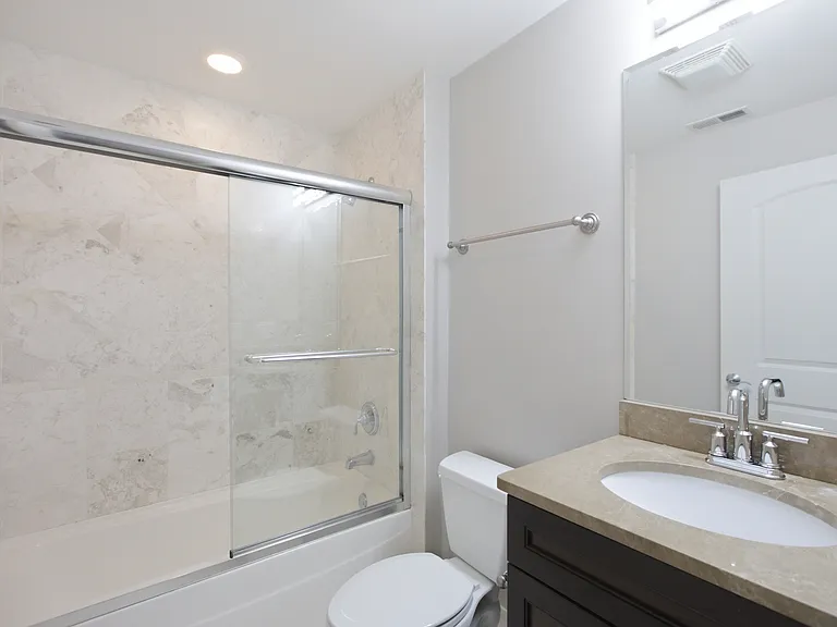 1915 W Diversey Pkwy #402 — Photo 8