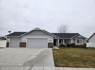 2615 Driftwood Dr, Fruitland, ID 83619
