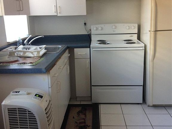 5th image of 2734 SW 24th Ter #2