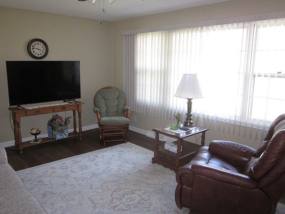 3rd image of 23 Kellwood Dr