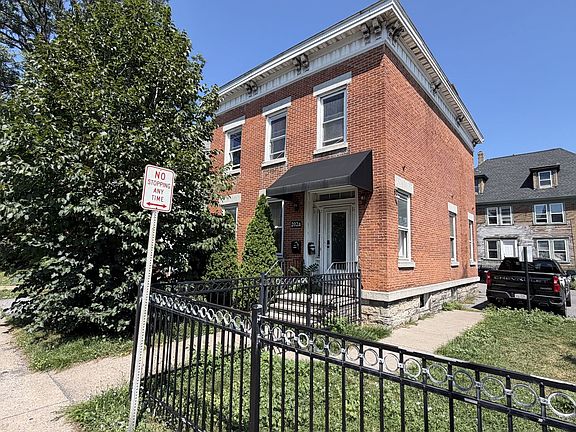 2nd image of 202 N Townsend St #A