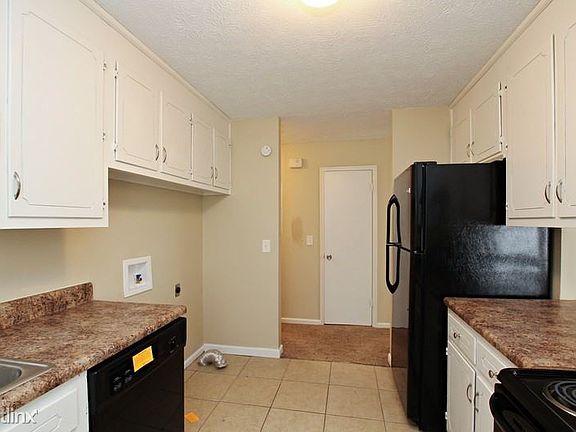 5th image of 1039 Cloverdale St SE