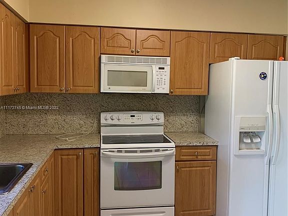 4th image of 15610 SW 106th Ave #0