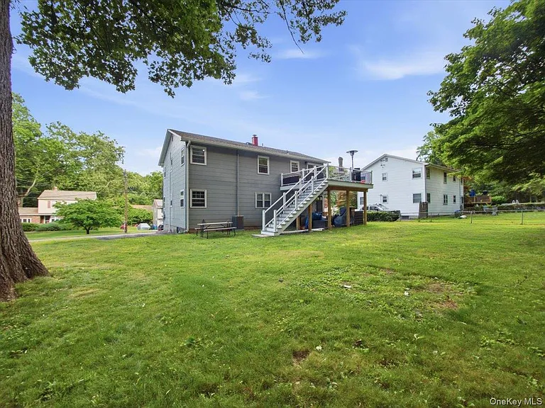 784 Brookridge Dr — Photo 3
