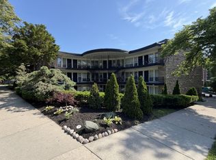 6901 N Ridge Blvd #1B, Chicago, IL 60645