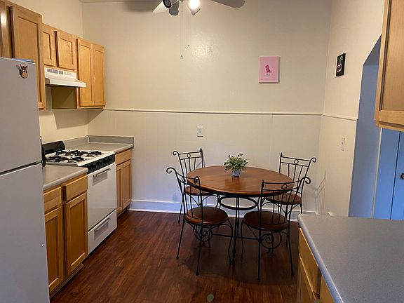 Eat-in kitchen