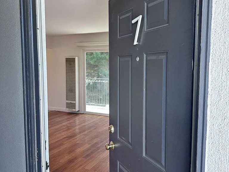 Bir - 906 E. 4th Av. — Photo 1