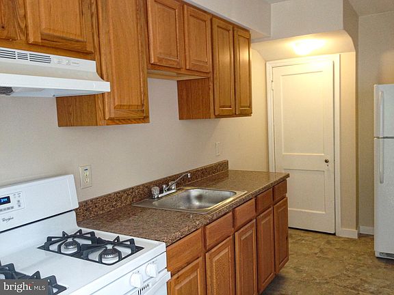 5th image of 934 Argonne Dr