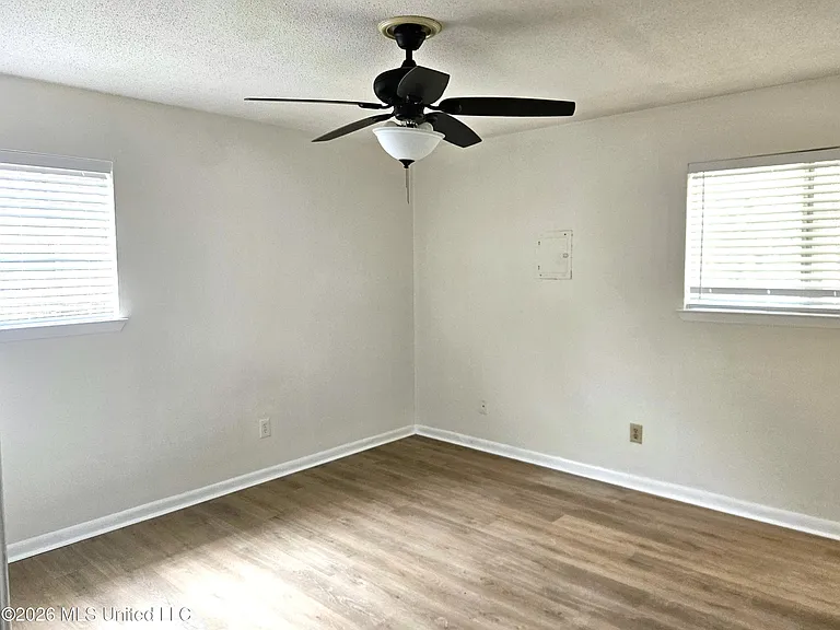 4205 Yosemite Dr — Photo 6