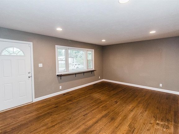 4th image of 1314 W 18th St