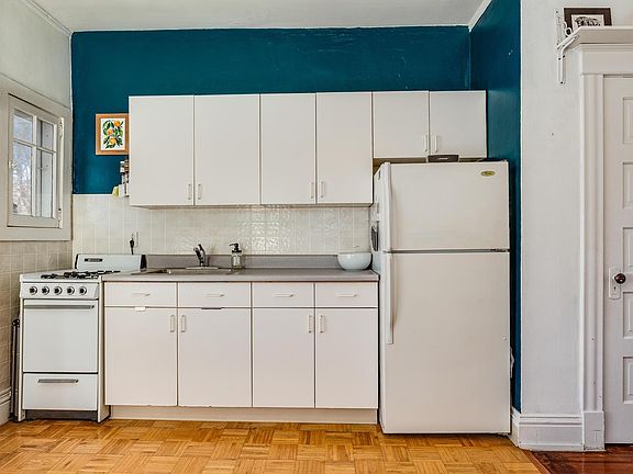 3rd image of 1641 Vine St APT 8