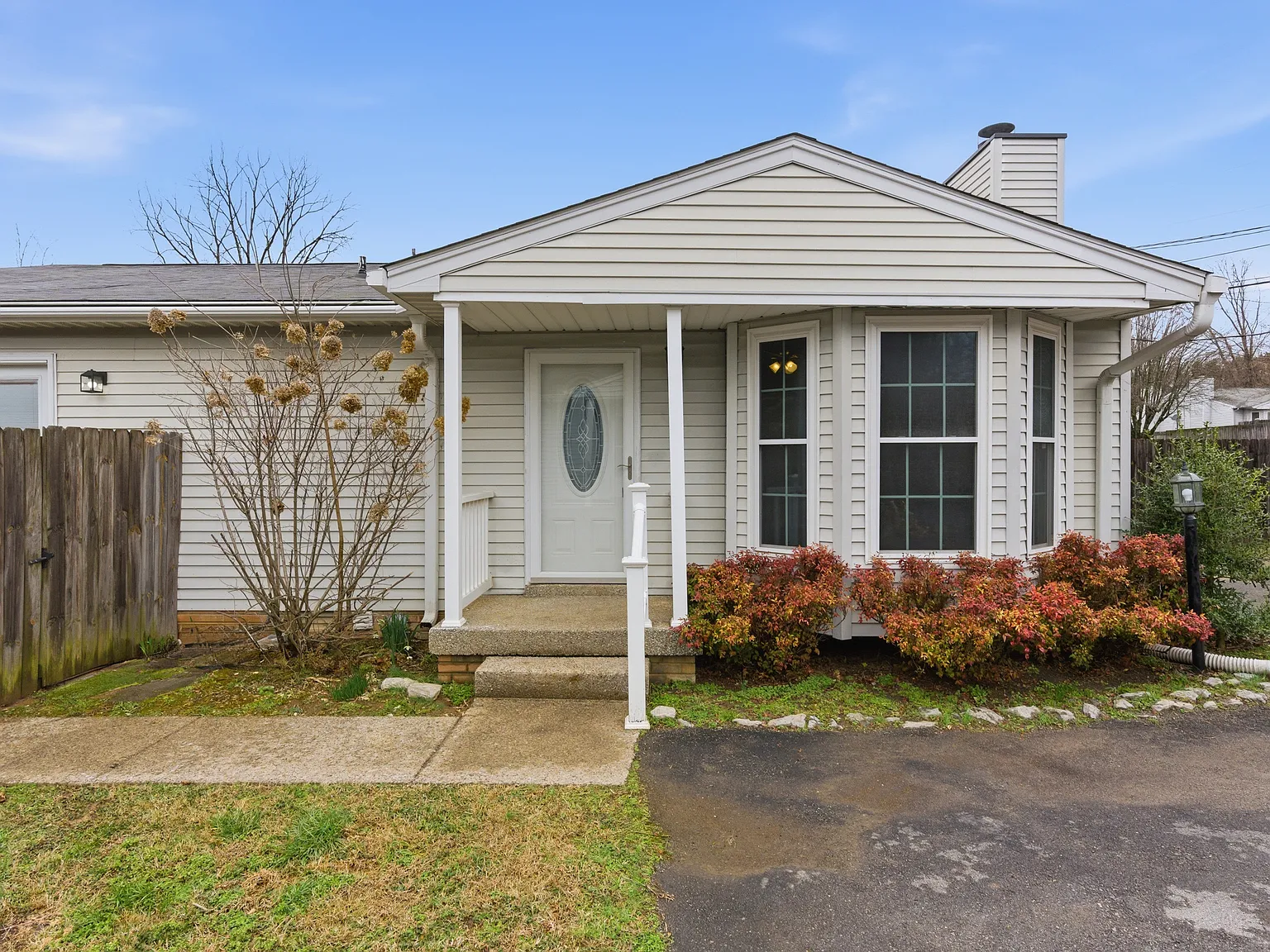 1 bed, 932 sqft, $1,695 — Photo 1