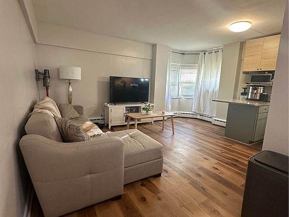 4th image of 4960 N Marine Dr #417