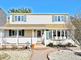 309 W 6th St, Ship Bottom, NJ 08008
