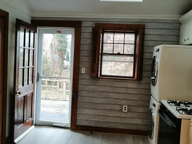 Flint Ave — Photo 10