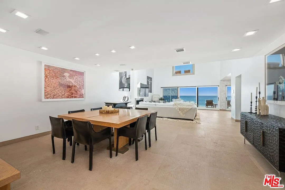 4 bed, 4.5 bath, 3820 sqft, $40,000 — Photo 4