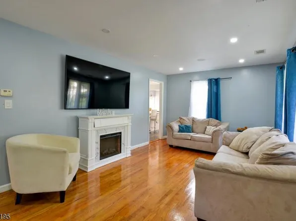 29 Canal St, Ledgewood, NJ 07852