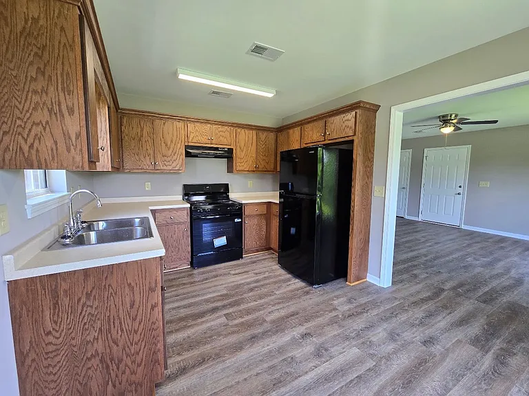 26-28 Sandcreek Dr NW — Photo 3