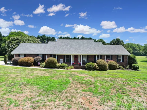 129 Verna Dr, Statesville, NC 28625
