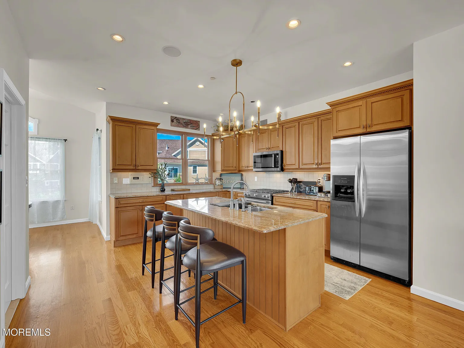 3 bed, 2.5 bath, 2093 sqft, $7,400 — Photo 4