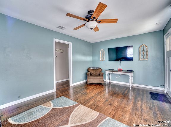 5th image of 303 Wright Ave