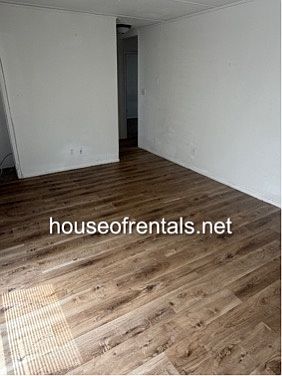 3rd image of 119 N Olive St