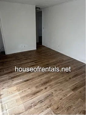119 N Olive St — Photo 3