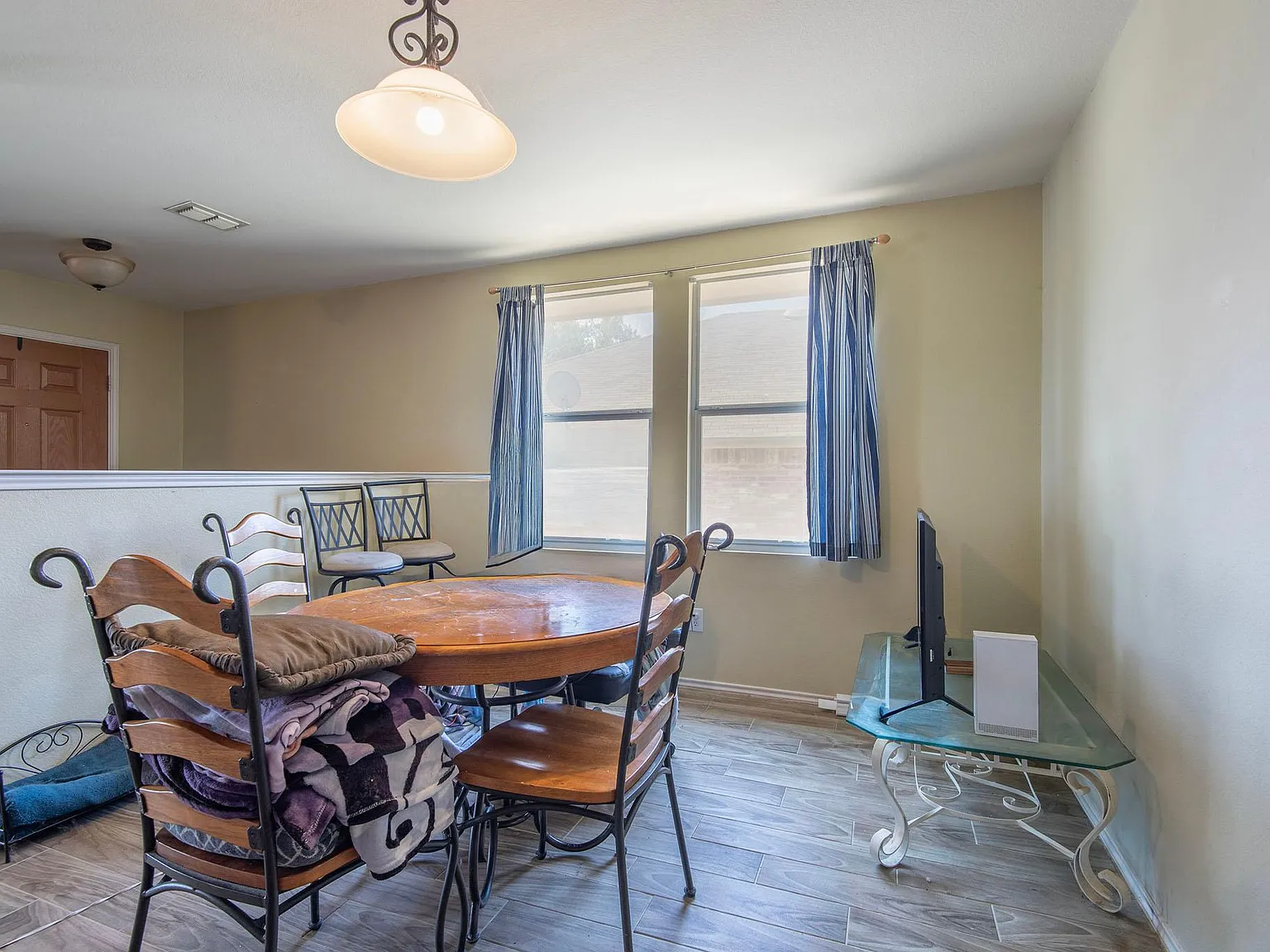 3 bed, 2038 sqft, $2,400 — Photo 4