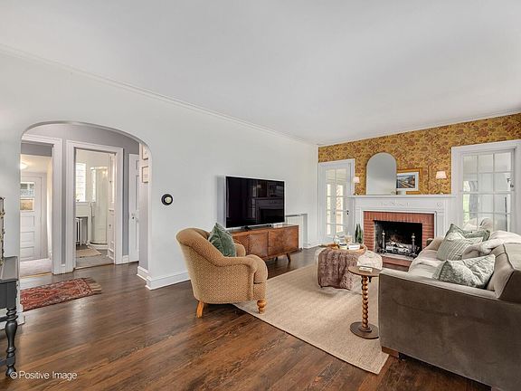 4th image of 1001 S Brainard Ave