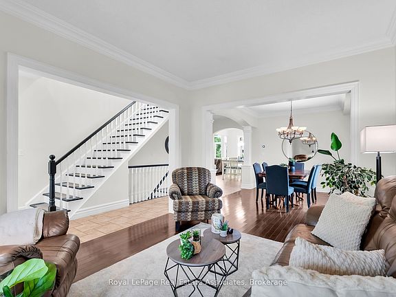 2nd image of 27 Rennie St