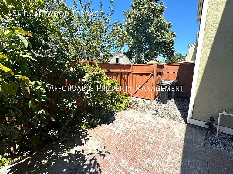 4541 Capewood Ter — Photo 14