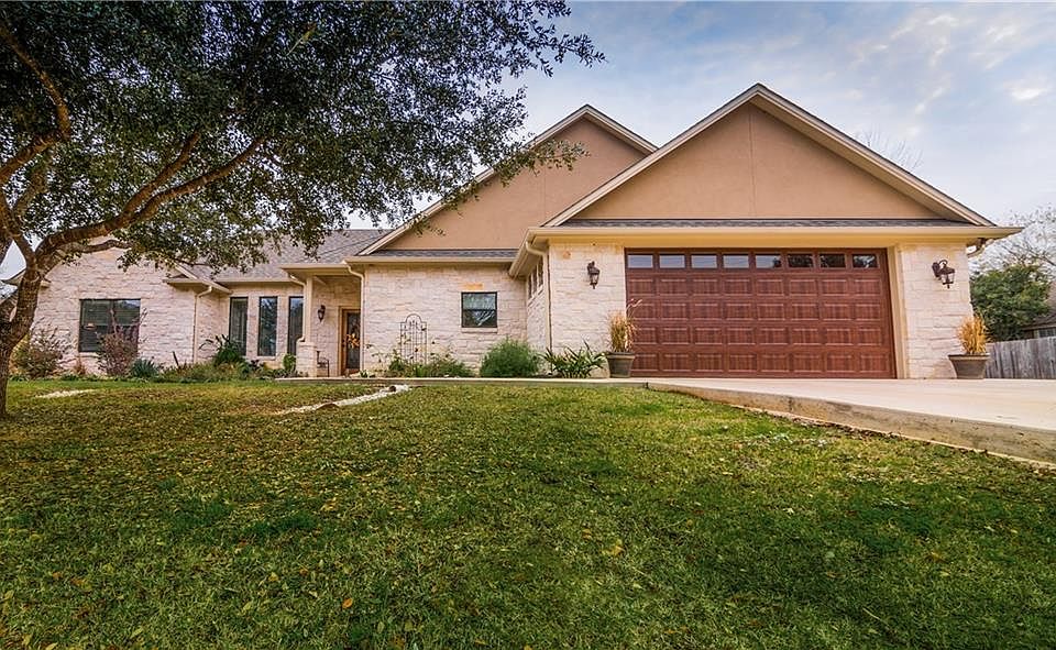 1st image of 216 Nursery Dr