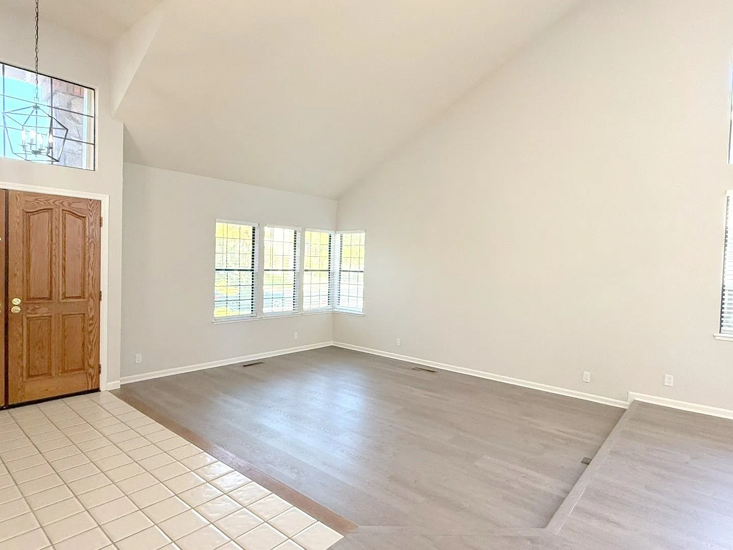 Upgraded Flooring Throughout ! New Paint ! Court Location & Close To Great Parks, Shopping and Bl... — Photo 4