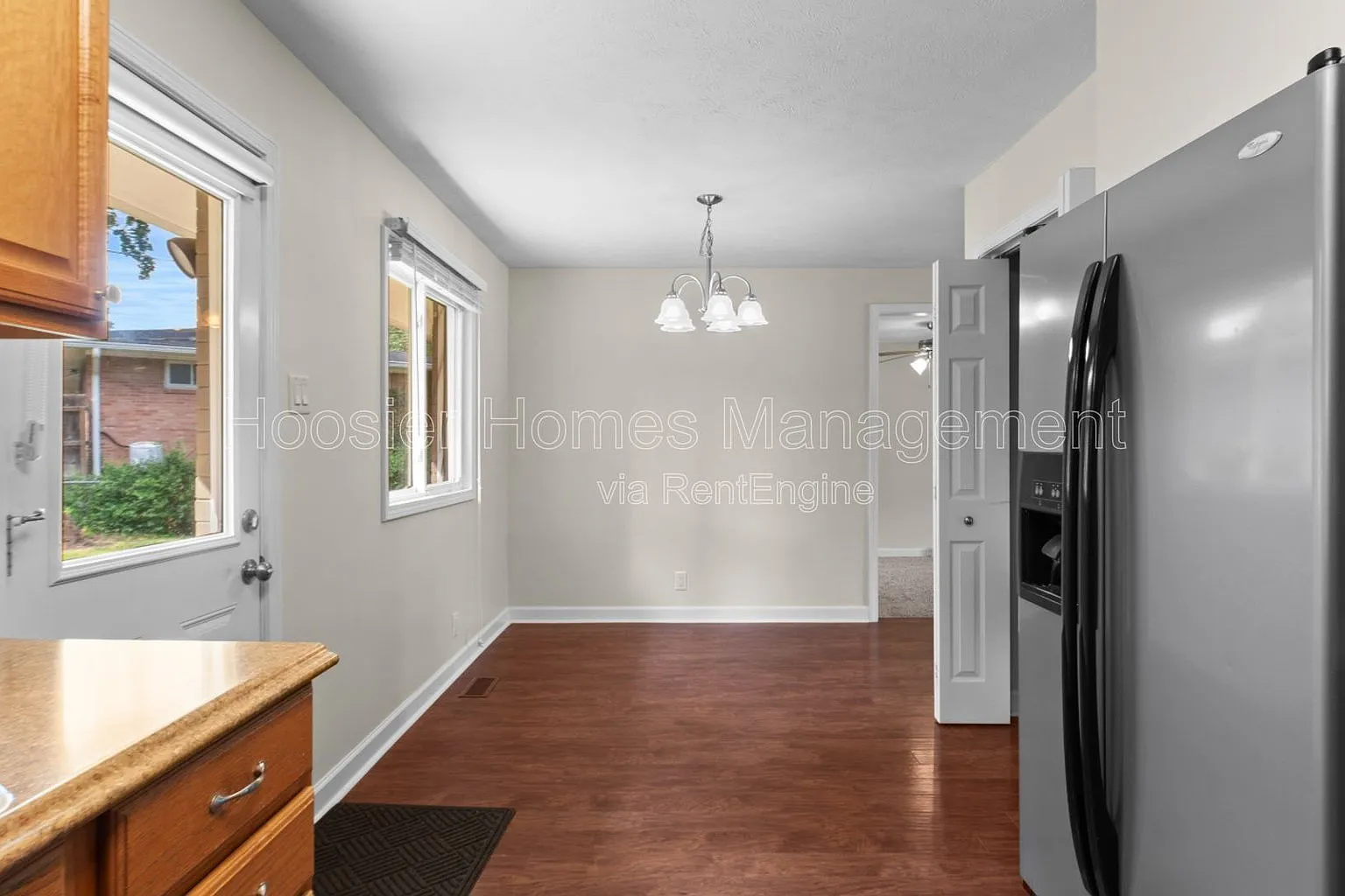 3 bed, 1.5 bath, 1325 sqft, $1,950 — Photo 4